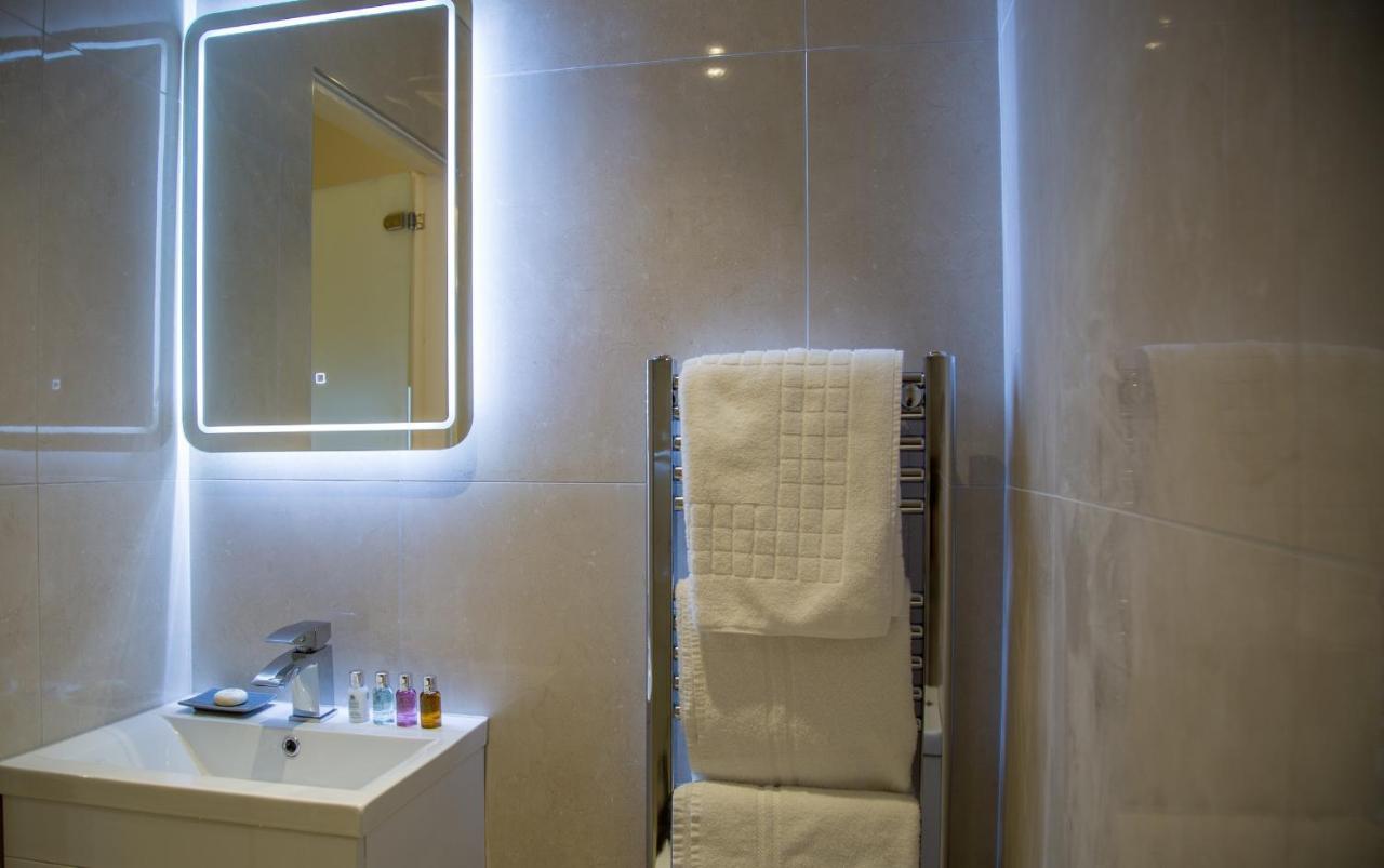Winckley Stays Preston  Exterior foto A heated towel rail